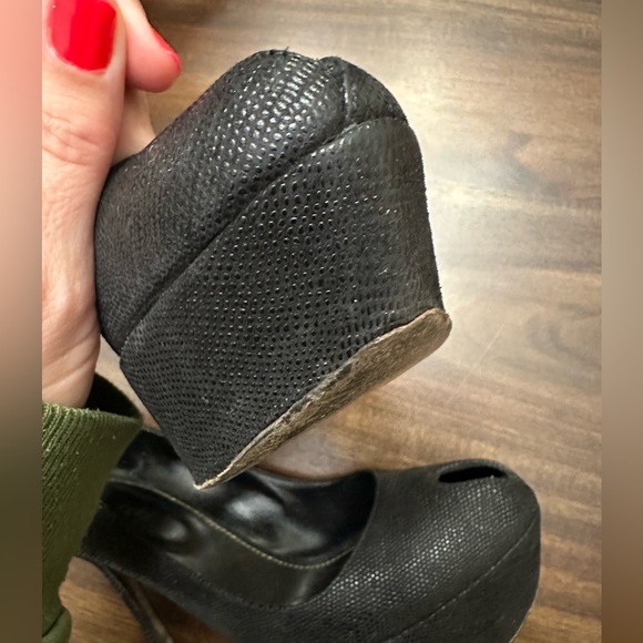 Sergio Rossi pep toe heels. Size 38.5. Black platform - Picture 13 of 14